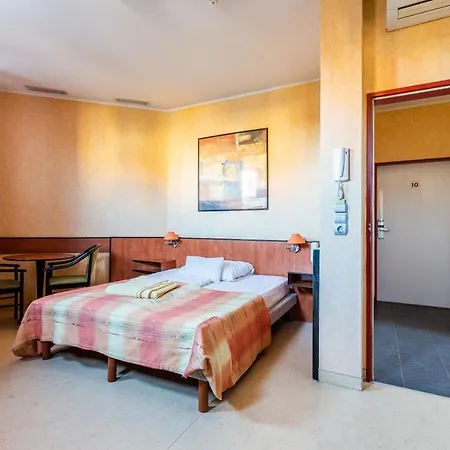 Corner Motel 3*